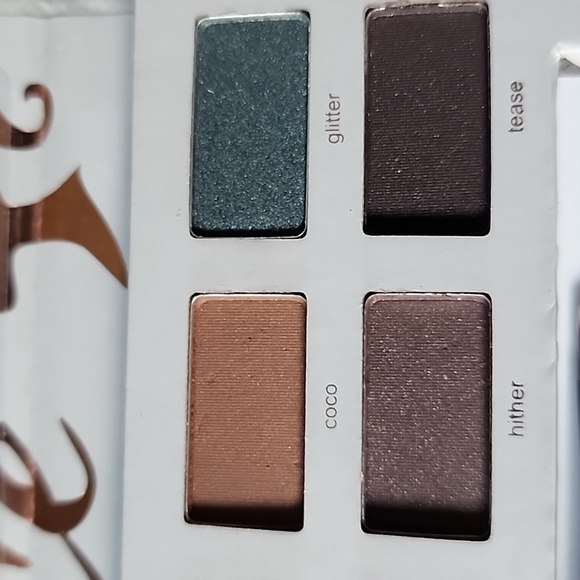 New Doll Face neutral Eye Shadow Palette - Picture 4 of 15
